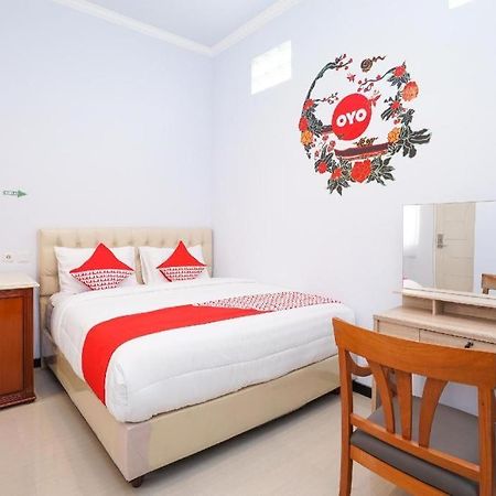 Oyo 477 Raka Residence Syariah Purwoharjo Banyuwangi Бануванги Екстериор снимка