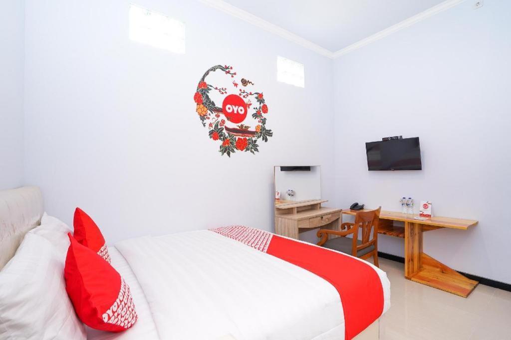Oyo 477 Raka Residence Syariah Purwoharjo Banyuwangi Бануванги Екстериор снимка